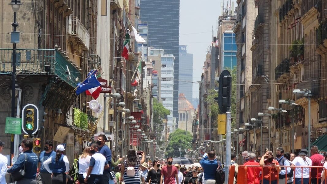 Sanidad Pública vs. Privada: El Dilema Latinoamericano de la Cobertura Médica