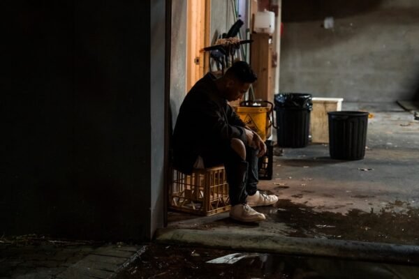 Violencia de género y crisis habitacional: la trampa que atrapa a madres latinoamericanas