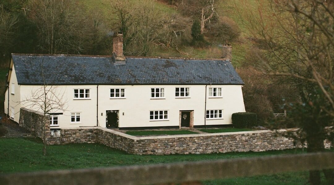 De refugio de delincuencia a centro espiritual: la transformación de la propiedad de Epstein