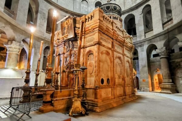 Netanyahu garantiza acceso del Patriarca Latino al Santo Sepulcro tras presión internacional