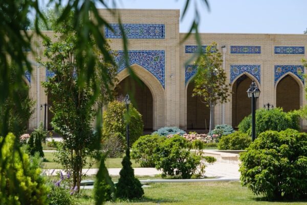 Los secretos de la dinastía persa: poder, exilio y resistencia en la familia real de Irán