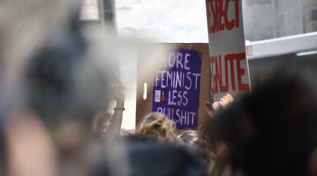 8M 2024: feminismo en la encrucijada entre crisis global y resistencia