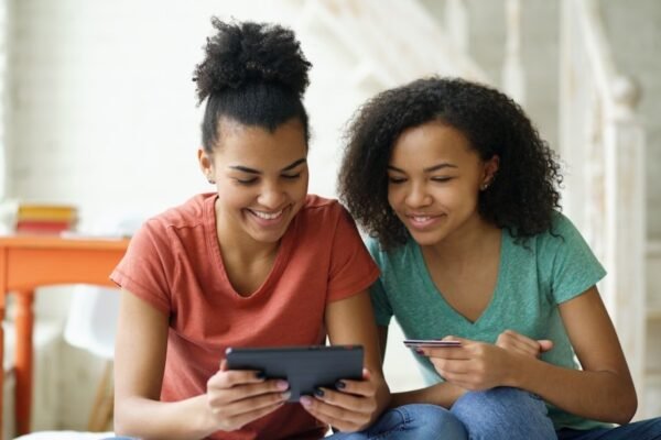 México debate frenar redes sociales en menores: ¿protección o control?