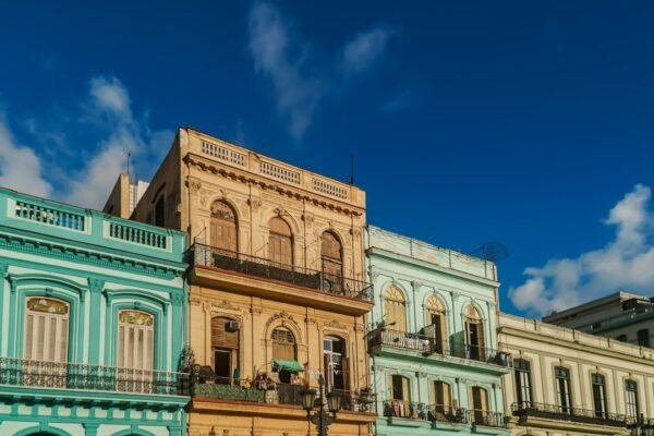 Cuba abre puertas: gestos de apertura mientras negocia su futuro