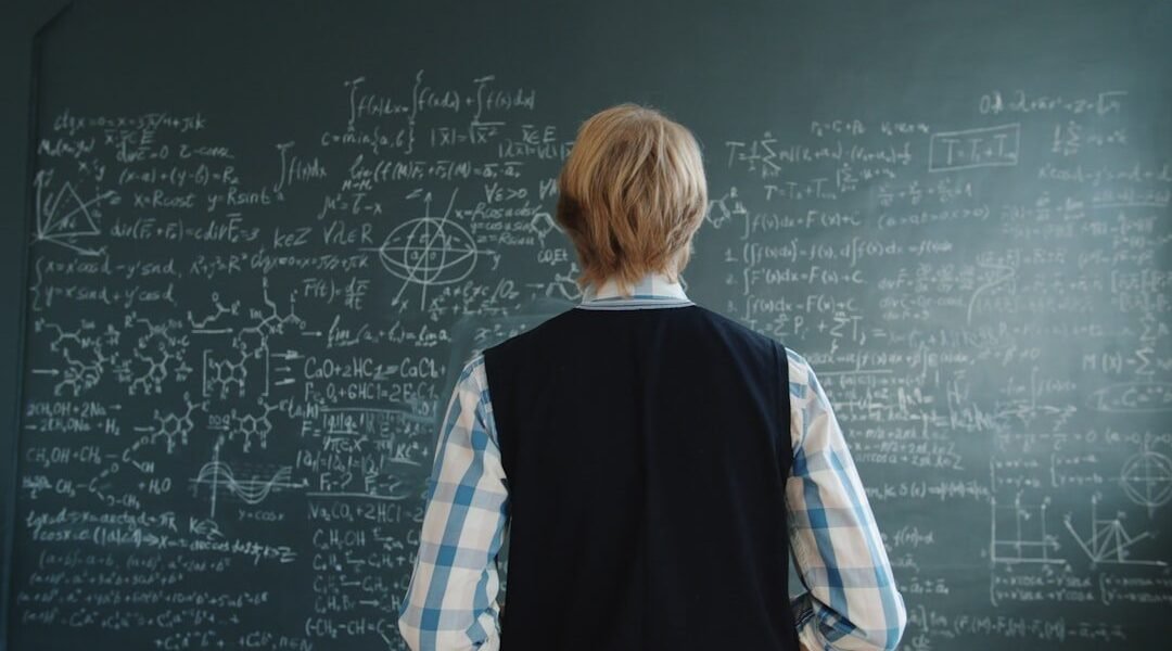 Costa Rica reduce acceso a educación tecnológica: 100.000 estudiantes sin clases de informática