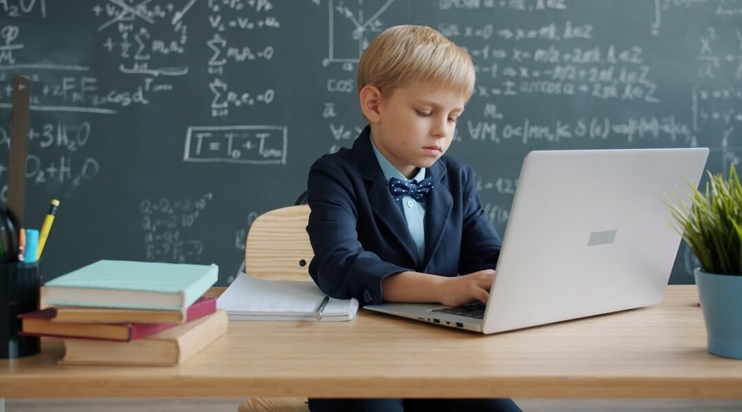 La paradoja educativa: más profes de TI pero menos estudiantes con acceso