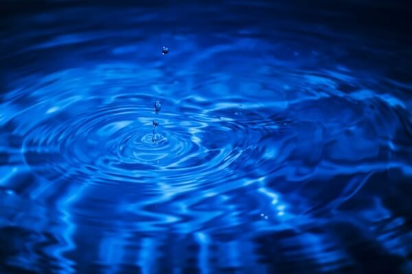 El agua que se esconde en los chips: cómo startups buscan revolucionar la industria tech