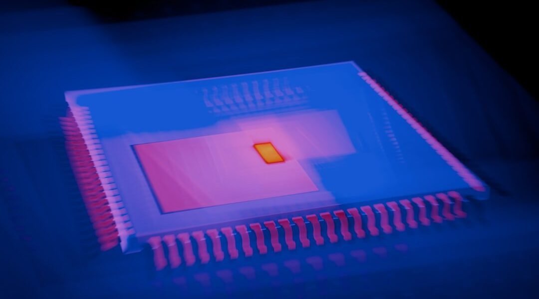 El agua que esconden los chips: cómo startups buscan revolucionar la sed tecnológica