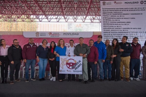 602 mujeres se capacitan como operadoras de transporte en Estado de México