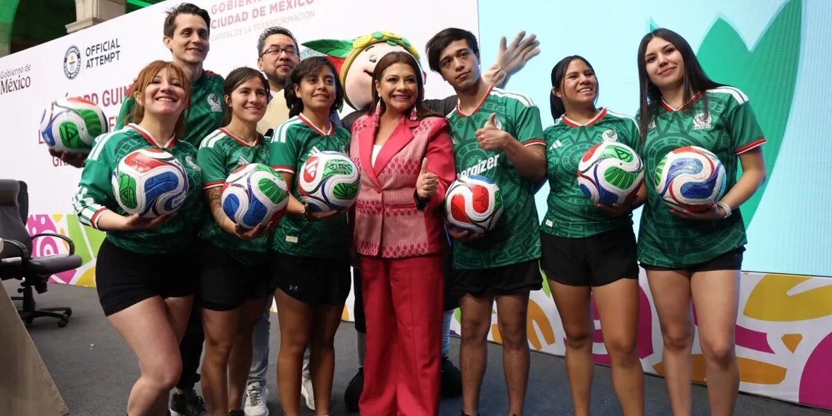 CDMX busca romper Récord Guinness con clase masiva de fútbol en el Zócalo