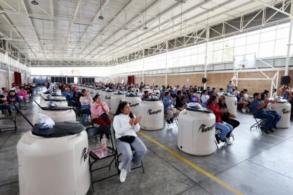 DIFEM y DIF Chimalhuacán entregan apoyos a familias en situación de vulnerabilidad