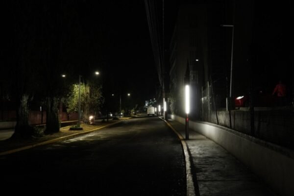 Ciudad Universitaria de Toluca estrena 84 nuevas luminarias para mayor seguridad