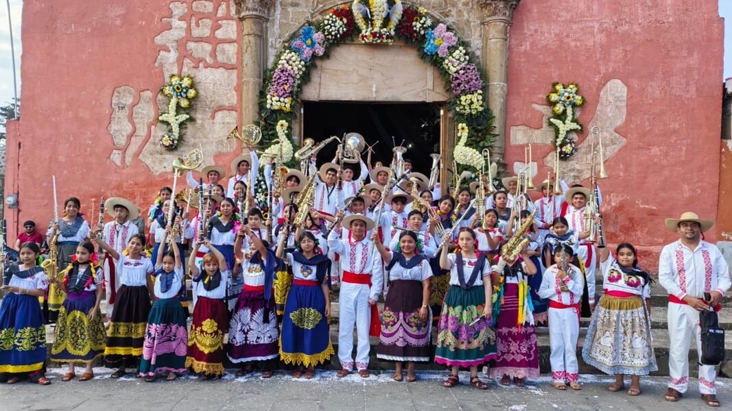 Semilleros Creativos llevan música purépecha a la 35ª Feria del Geranio