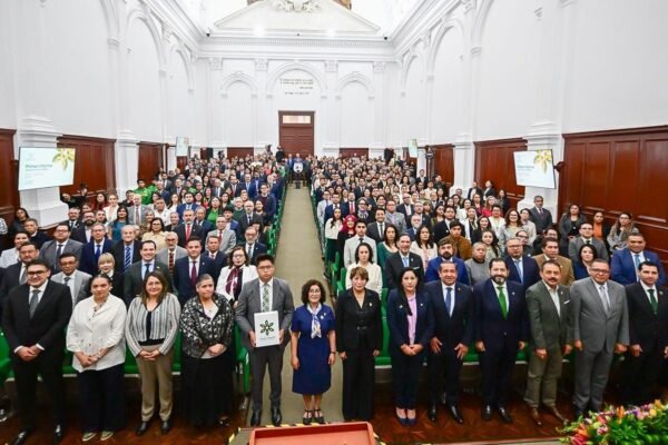 Delfina Gómez respalda primer informe de Martha Patricia Zarza en la UAEMéx