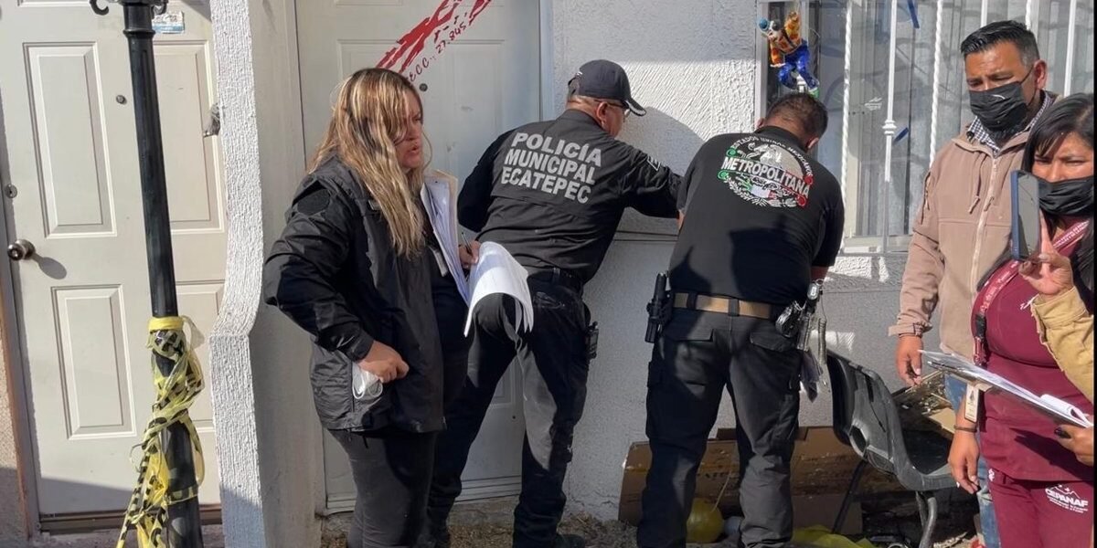 Rescatan 700 animales hacinados en vivienda invadida de Ecatepec