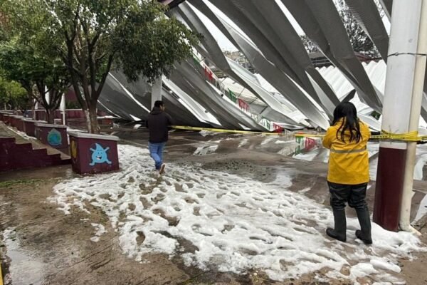 Protección Civil de Ecatepec actúa rápido tras granizada que afectó escuelas