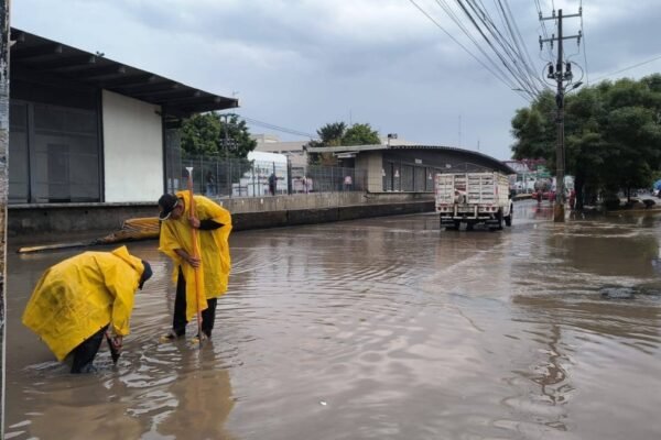 Tromba con granizo azota Ecatepec; se desploman tres techumbres
