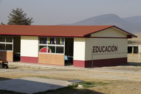 Estado de México invierte 2,387 mdp en dignificar mil 56 escuelas