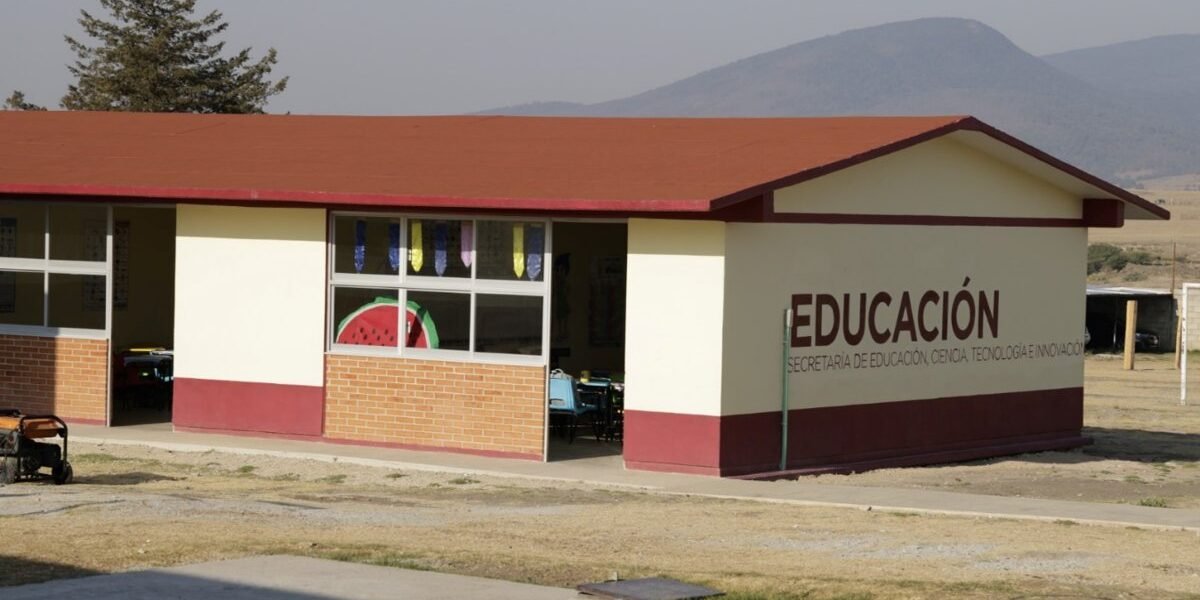 Estado de México invierte 2,387 mdp en dignificar mil 56 escuelas