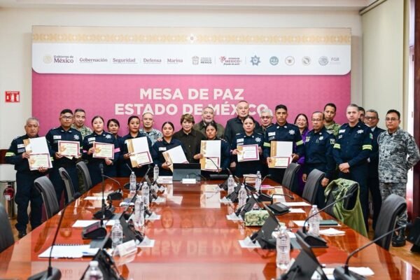 Mujeres marchan libremente en el 8M; Gobernadora reconoce labor de seguridad