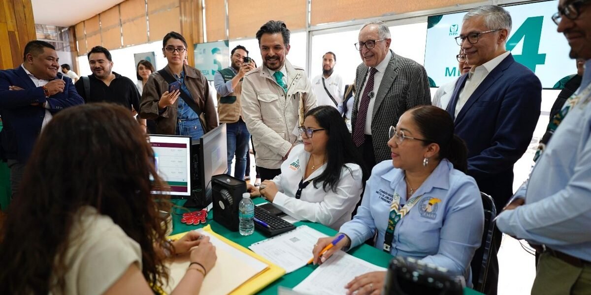 IMSS recluta 7,400 médicos especialistas para hospitales de difícil cobertura
