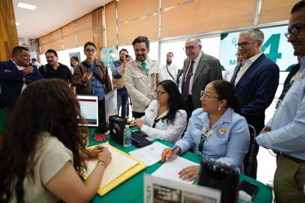 IMSS contrata 7,400 médicos especialistas en jornada de reclutamiento 2026