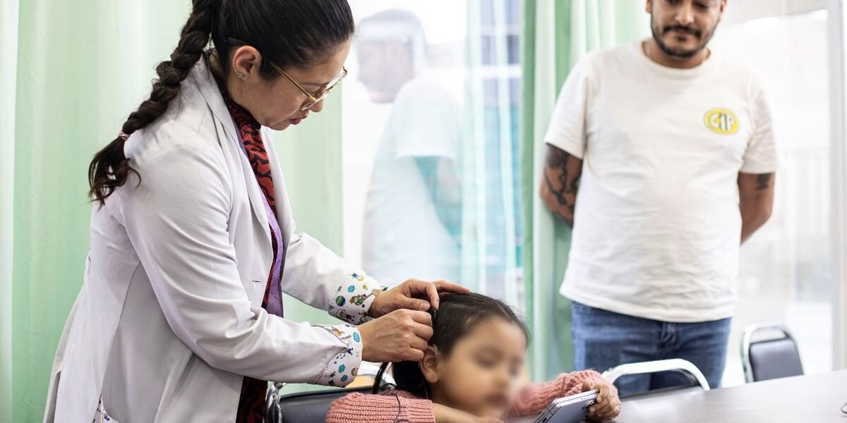 A los 4 años, Emily recupera la audición con implante coclear del IMSS