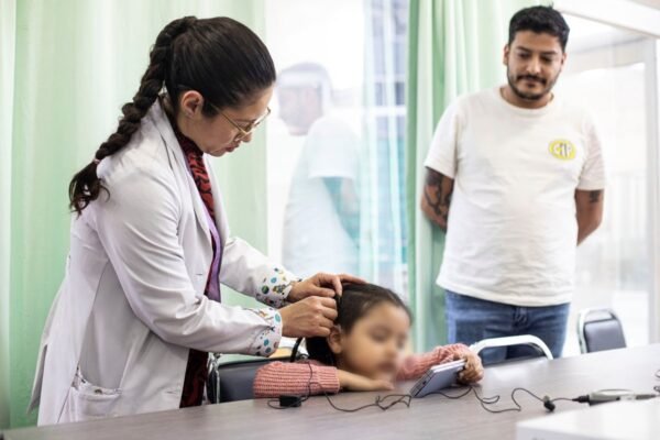 A los 4 años, Emily recupera la audición con implante coclear del IMSS