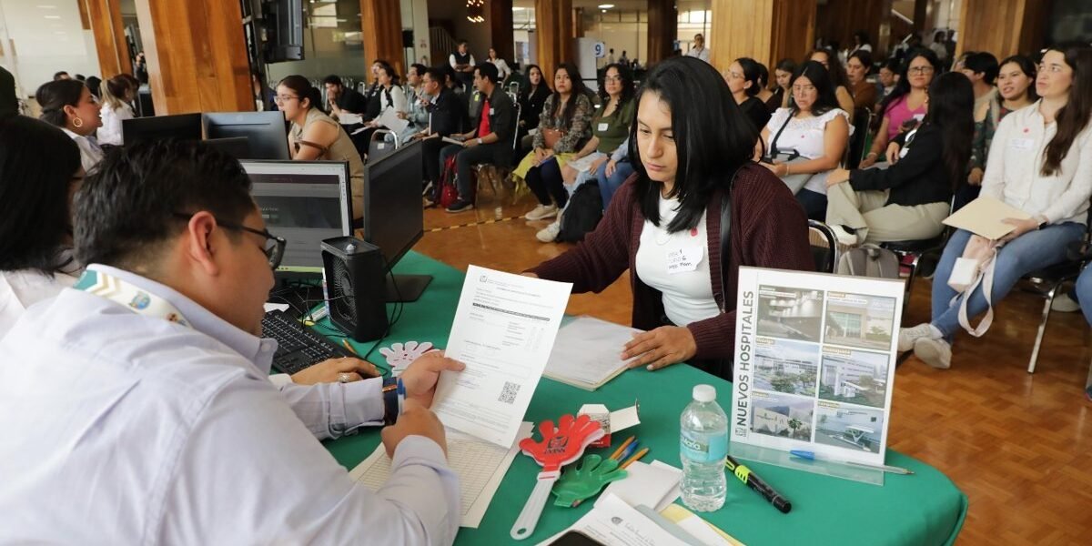 IMSS contrata a 2 mil 70 especialistas en el draft 2026
