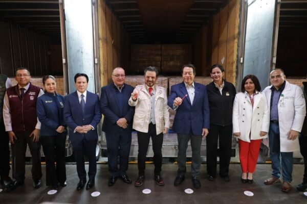 IMSS recibe donación de casi 4 millones de cepillos dentales para escuelas