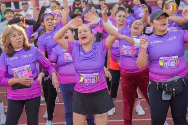 Más de 300 mujeres corren en La Paz contra la violencia de género
