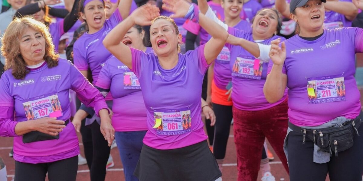 Más de 300 mujeres corren en La Paz contra la violencia de género