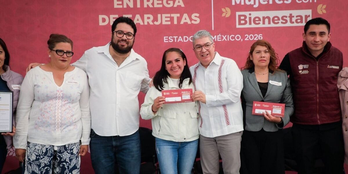 Naucalpan entrega 3 mil tarjetas del programa Mujeres con Bienestar