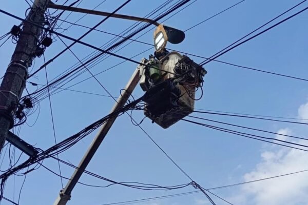 Nezahualcóyotl avanza en rehabilitación de alumbrado público en tres colonias