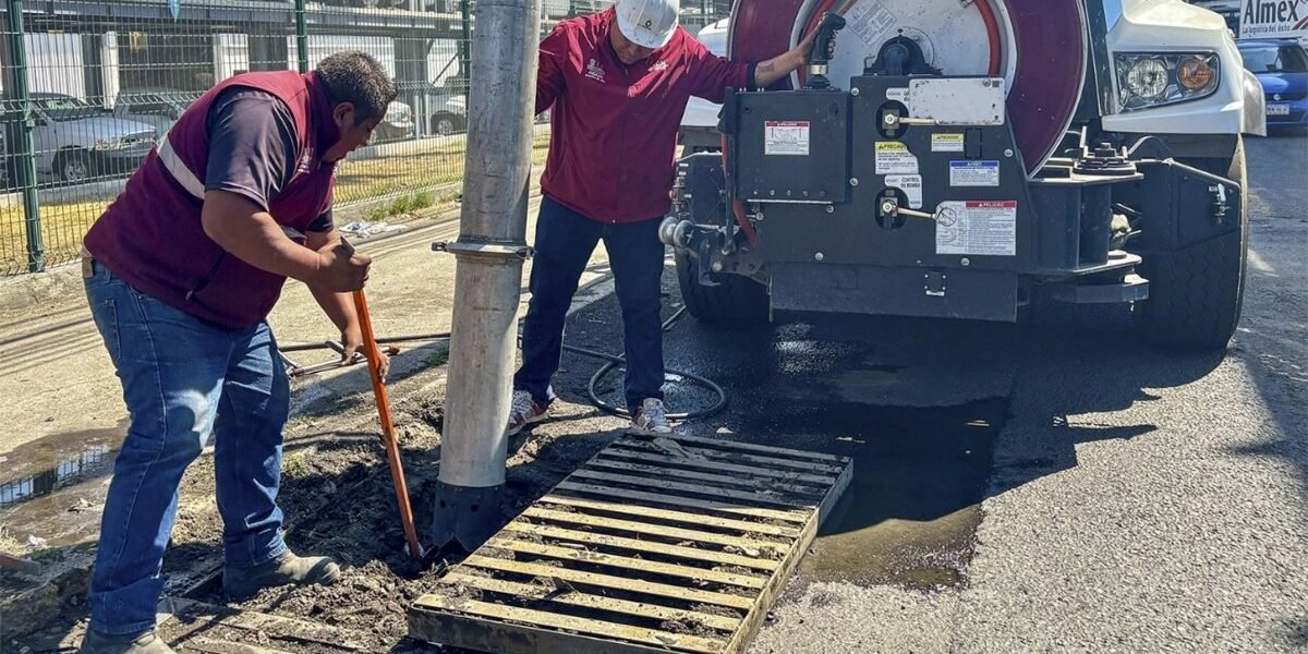 Estado de México desazolva 240 km de drenaje para prevenir inundaciones