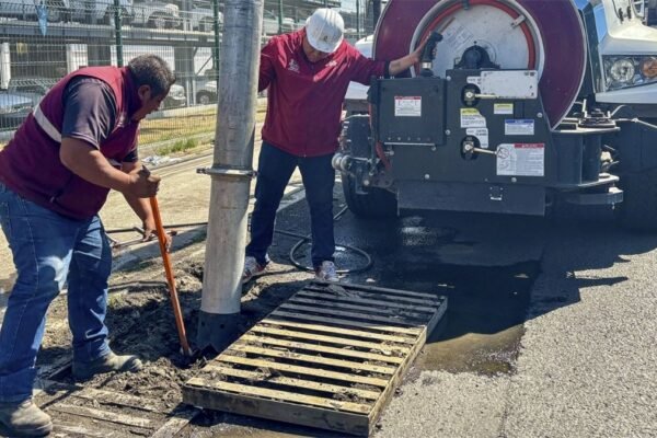 Estado de México desazolva 240 km de drenaje para prevenir inundaciones