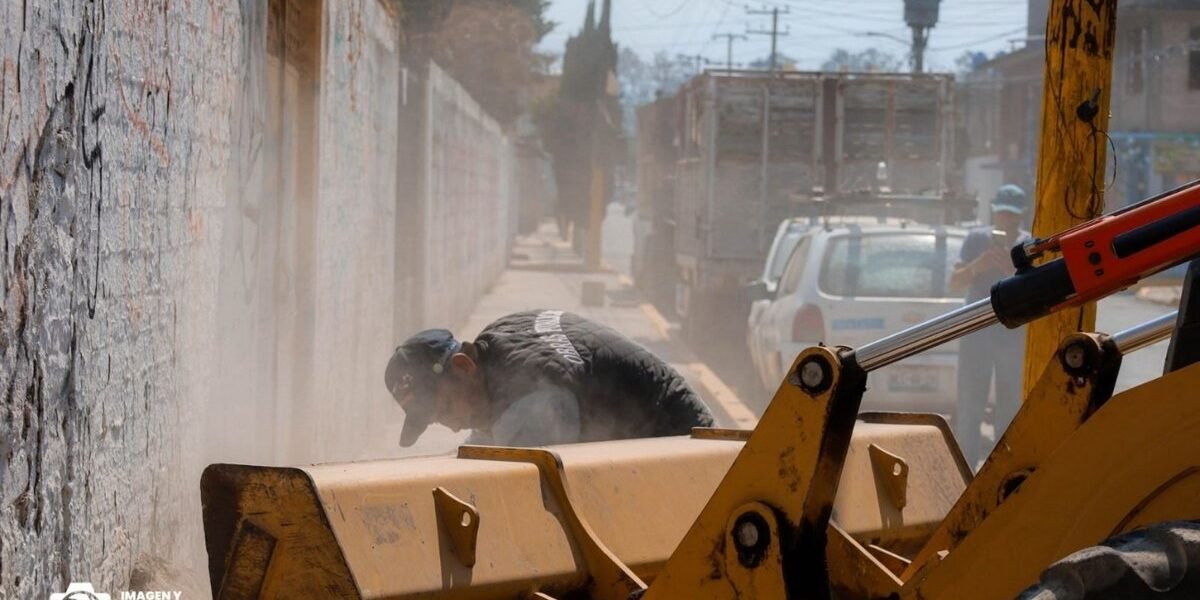 Texcoco intensifica limpieza de calles y banquetas en Tulantongo