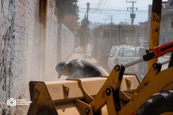 Texcoco intensifica limpieza de calles y banquetas en Tulantongo