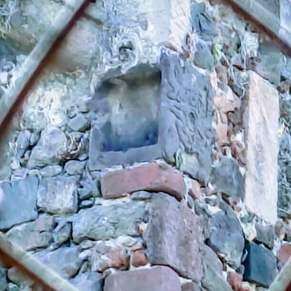 El olvido de piedra: el tepetlacalli prehispánico que desaparece en Tlalmanalco