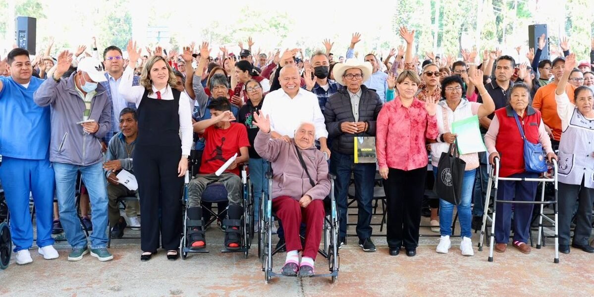 Tlalnepantla entrega 120 aparatos a personas con discapacidad