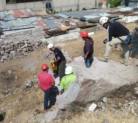 Protección Civil actúa ante desprendimiento de roca en Tlalnepantla