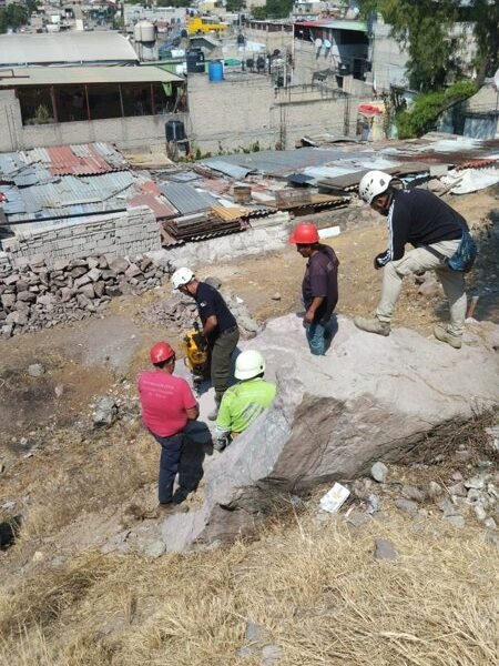 Protección Civil actúa ante desprendimiento de roca en Tlalnepantla