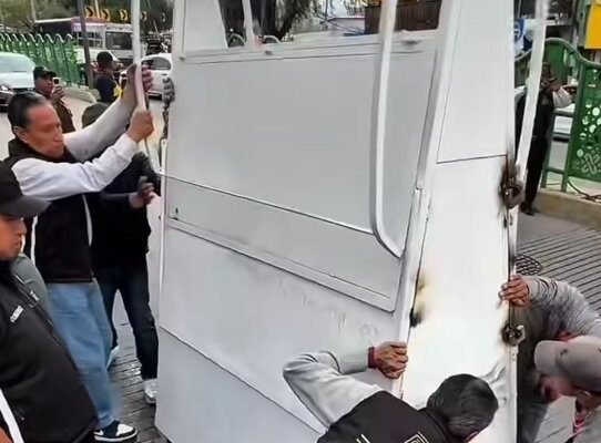 Acusan a director de Gobierno de Tlalpan de apropiarse de puesto decomisado