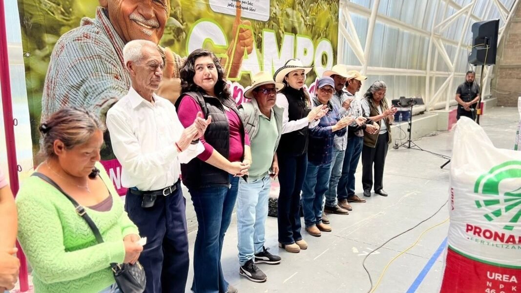 Amecameca respalda a productores con entrega masiva de fertilizantes