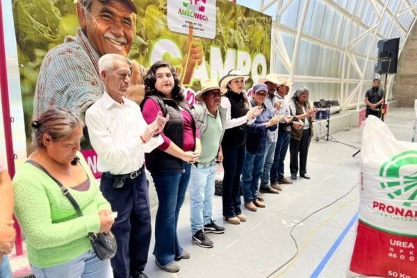 Amecameca respalda a productores con entrega masiva de fertilizantes