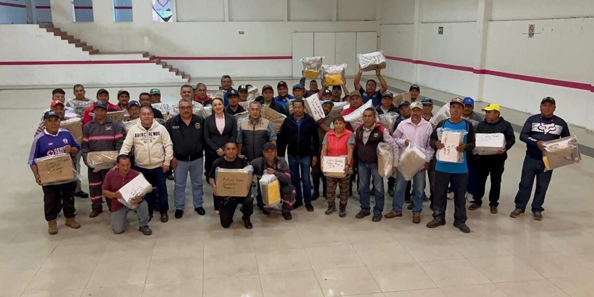 Amecameca entrega uniformes y equipo a trabajadores sindicalizados