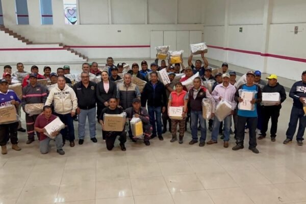 Amecameca entrega uniformes y equipo a trabajadores sindicalizados