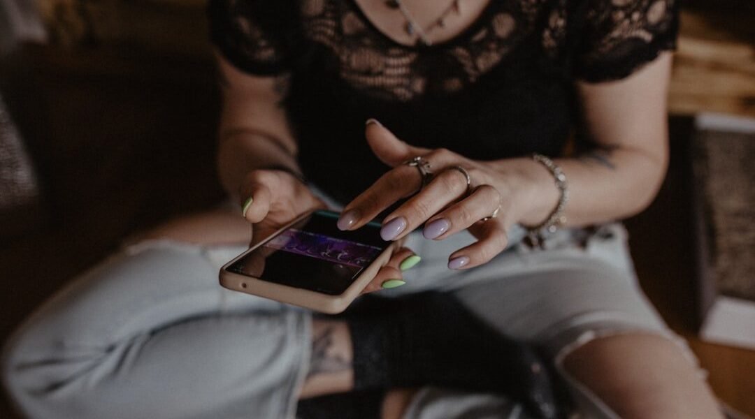 Más allá del mito: por qué TikTok no daña el cerebro, pero el tiempo sí