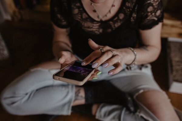 Más allá del mito: por qué TikTok no daña el cerebro, pero el tiempo sí