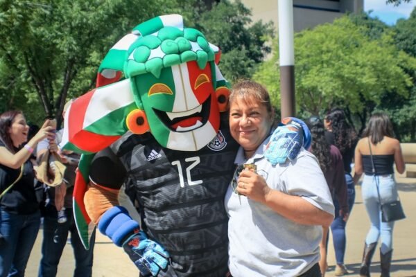 Pedro Pascal rompe en llanto en CCXP México: el tricolor y la conexión que trasciende pantallas